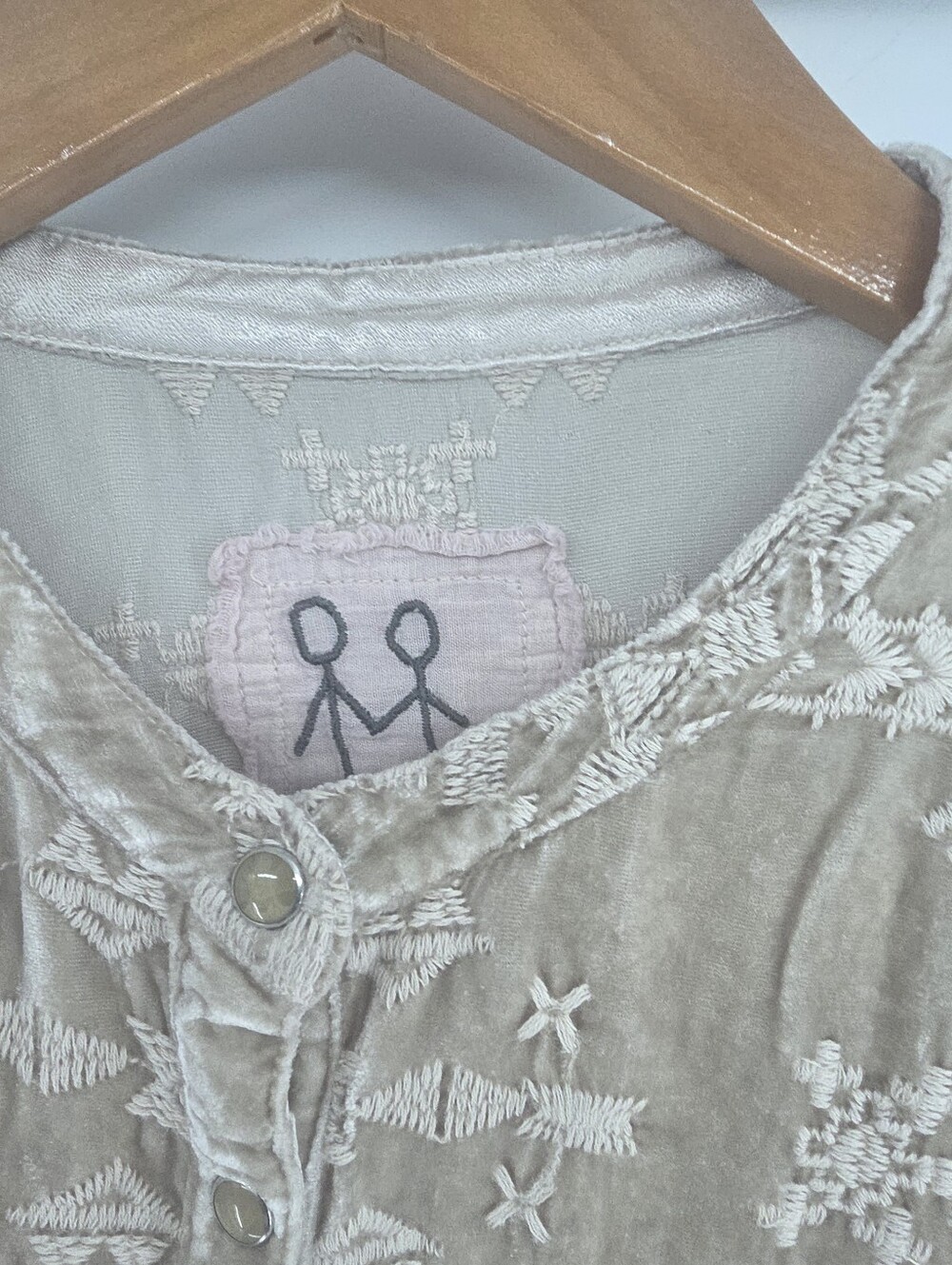Johnny Was Tunic Top Beige Embroidered Snowflake Pearl Snap Size L - Picture 2 of 7